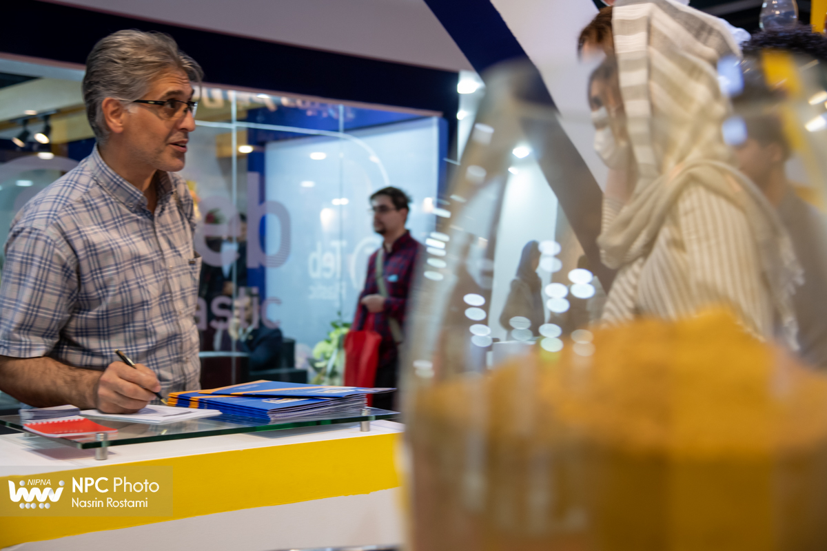 سالن میلاد در سومین روز از شانزدهمین نمایشگاه بین المللی ایران پلاست   19