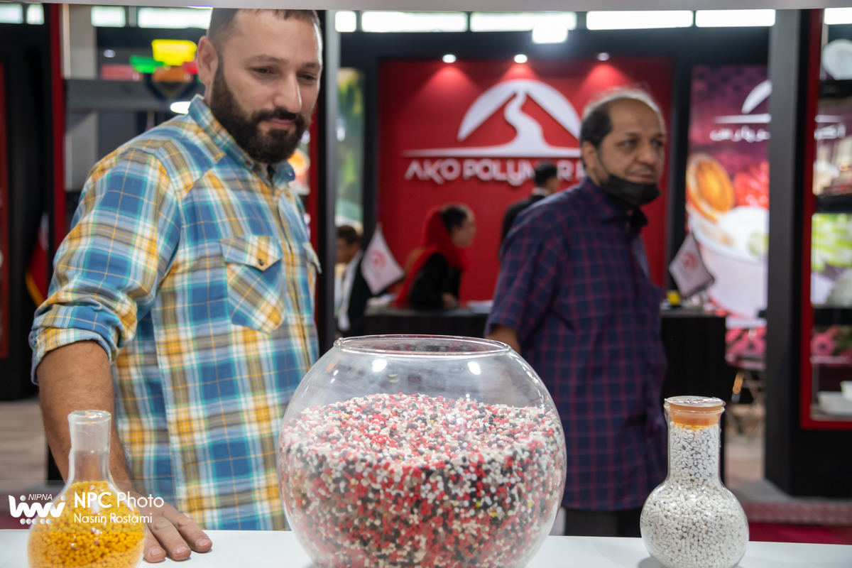 سالن میلاد در سومین روز از شانزدهمین نمایشگاه بین المللی ایران پلاست   25