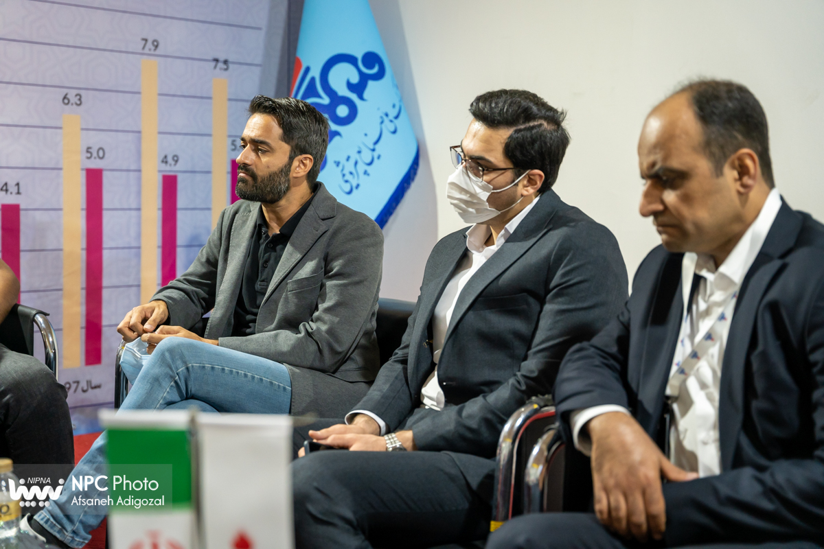 نشست مدیریت توسعه صنایع پایین دستی پتروشیمی در خصوص بررسی نیازمندی های صنعت خودرو  2