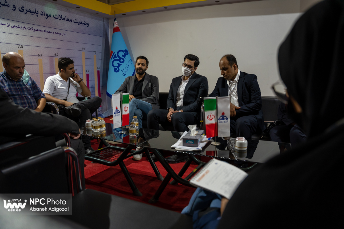 نشست مدیریت توسعه صنایع پایین دستی پتروشیمی در خصوص بررسی نیازمندی های صنعت خودرو  6