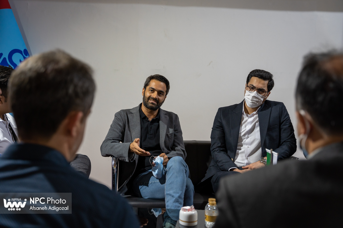 نشست مدیریت توسعه صنایع پایین دستی پتروشیمی در خصوص بررسی نیازمندی های صنعت خودرو  8