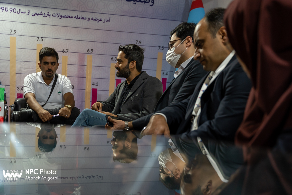 نشست مدیریت توسعه صنایع پایین دستی پتروشیمی در خصوص بررسی نیازمندی های صنعت خودرو  11