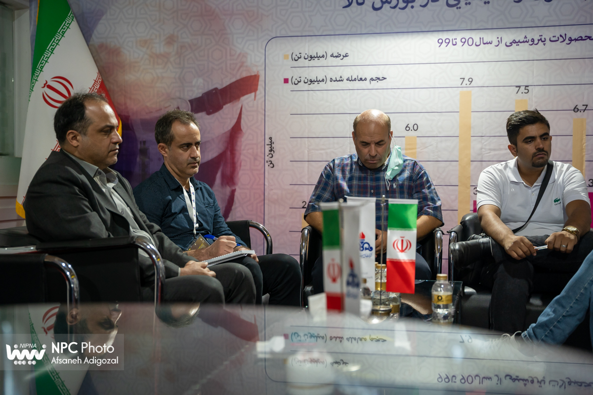 نشست مدیریت توسعه صنایع پایین دستی پتروشیمی در خصوص بررسی نیازمندی های صنعت خودرو  12