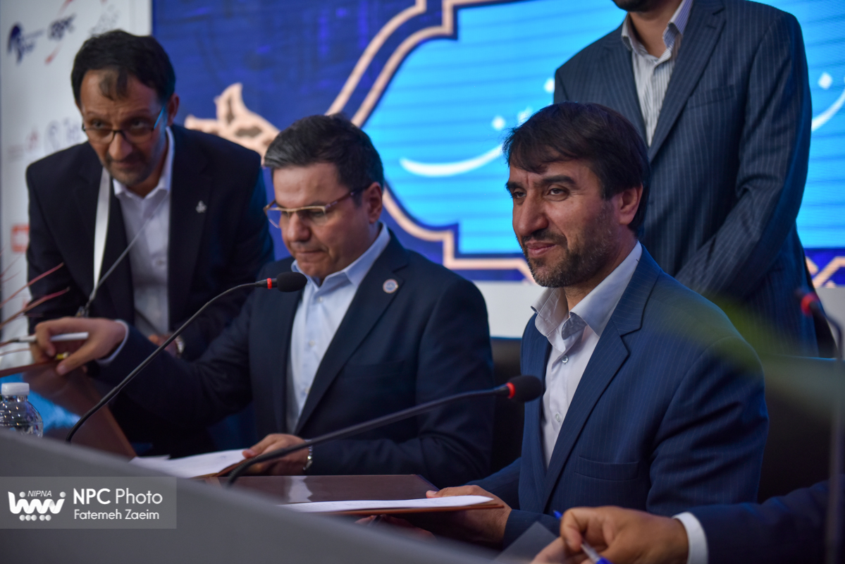 امضای تفاهم‌نامه همکاری با سازمان صنایع کوچک و شهرک‌های صنعتی و تفاهم‌نامه سه‌جانبه با بانک تجارت و انجمن ملی صنایع پلیمر در حاشیه نمایشگاه بین‌المللی ایران پلاست (2) 4