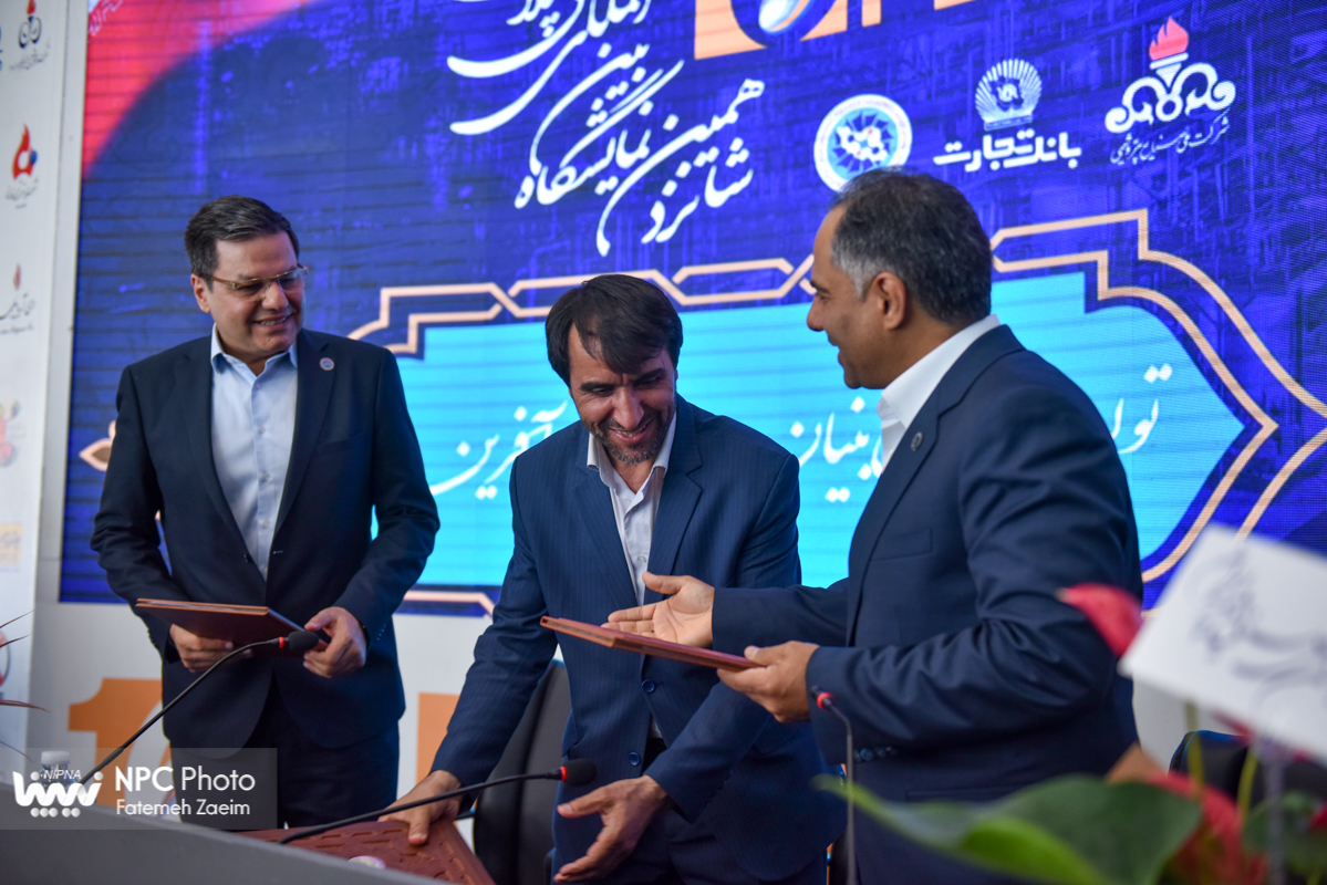 امضای تفاهم‌نامه همکاری با سازمان صنایع کوچک و شهرک‌های صنعتی و تفاهم‌نامه سه‌جانبه با بانک تجارت و انجمن ملی صنایع پلیمر در حاشیه نمایشگاه بین‌المللی ایران پلاست (2) 5