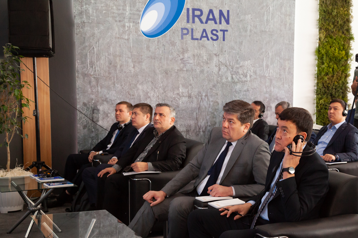 معرفی دست آورد هاس صنعت پتروشیمی به هئیت انرژی ازبکستان در حاشیه شانزدهمین نمایشگاه بین المللی ایران پلاست 7