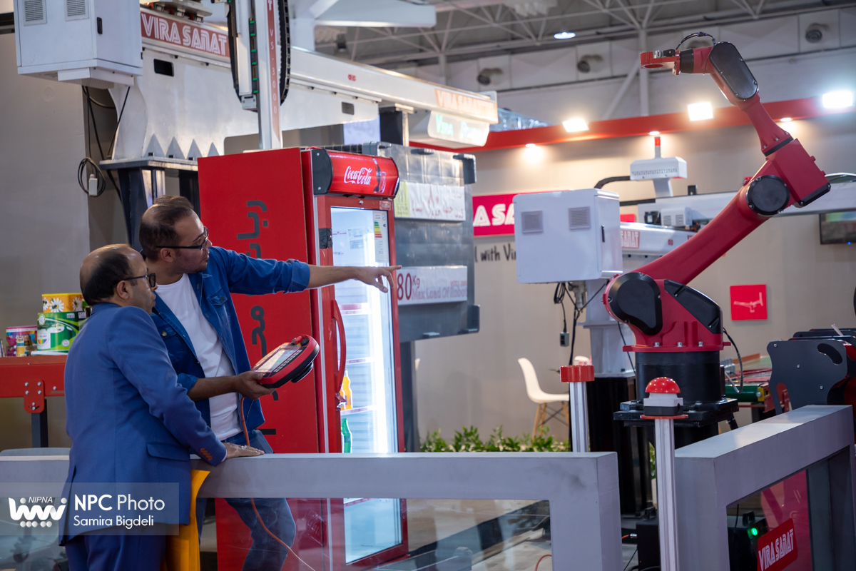 سالن 35 در چهارمین روز از شانزدهمین نمایشگاه بین المللی ایران پلاست 4