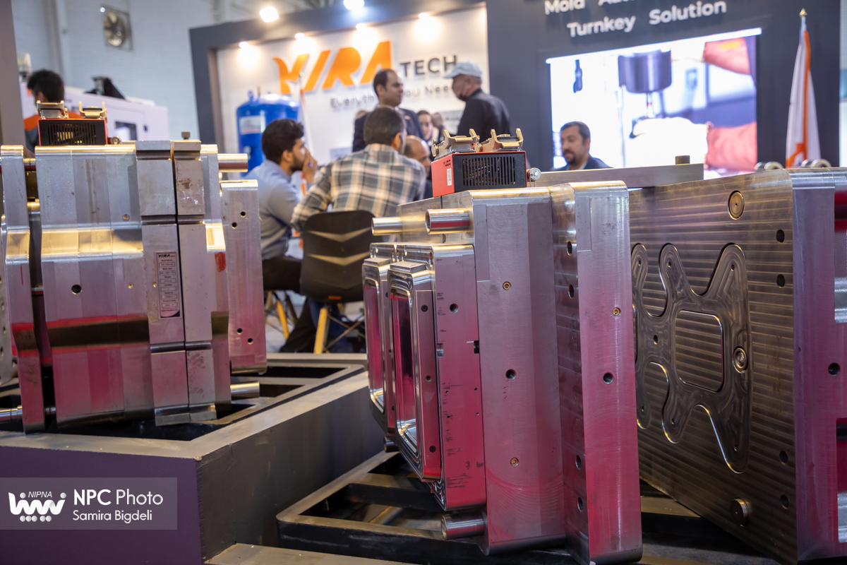 سالن 35 در چهارمین روز از شانزدهمین نمایشگاه بین المللی ایران پلاست 12