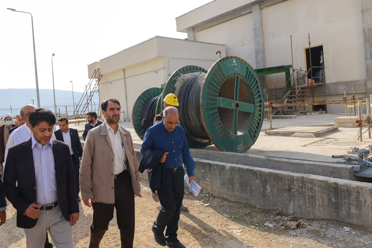 بازدید مهندس شاهمیرزایی معاون وزیر نفت و مدیر عامل شرکت ملی صنایع پتروشیمی از طرح‌های توسعه‌ای پتروشیمی در استان ایلام  13