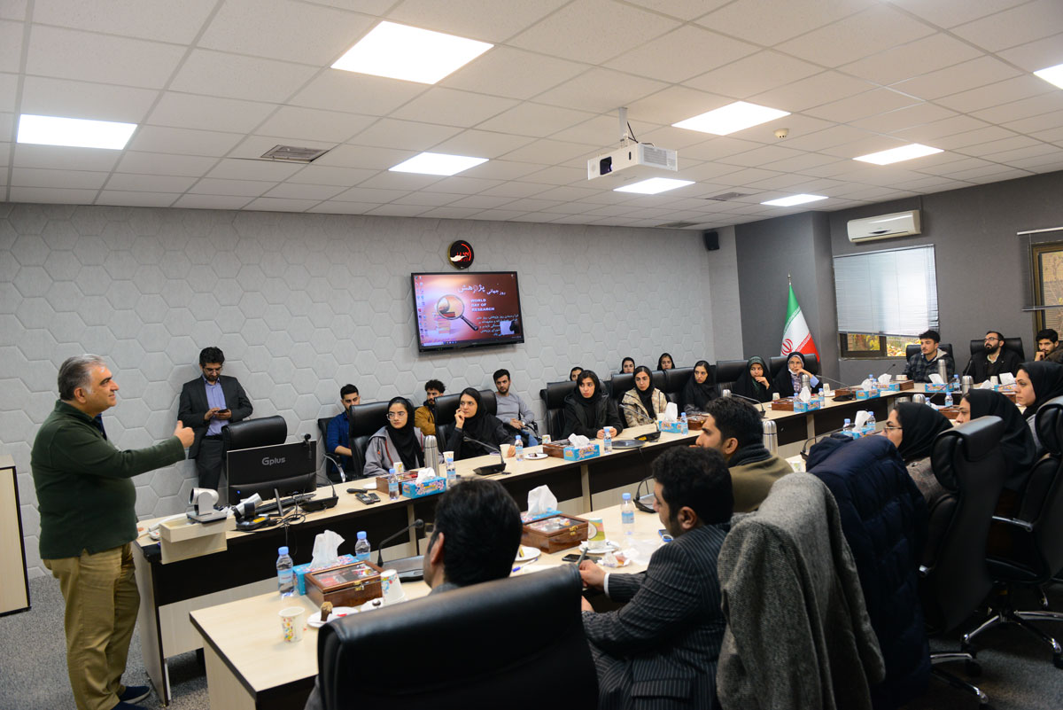 بازدید دانشجویان دانشگاه های علوم پزشکی ایران و همدان از مرکز تهران شرکت پژوهش و فناوری پتروشیمی 1