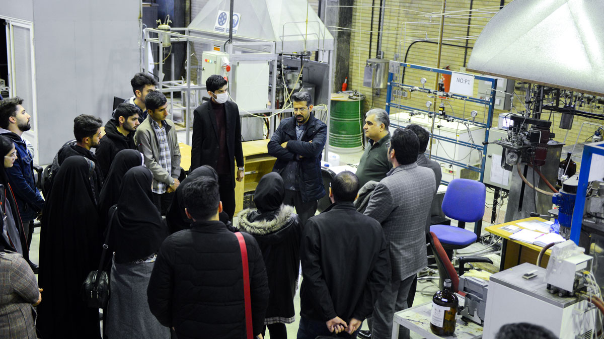 بازدید دانشجویان دانشگاه های علوم پزشکی ایران و همدان از مرکز تهران شرکت پژوهش و فناوری پتروشیمی 3