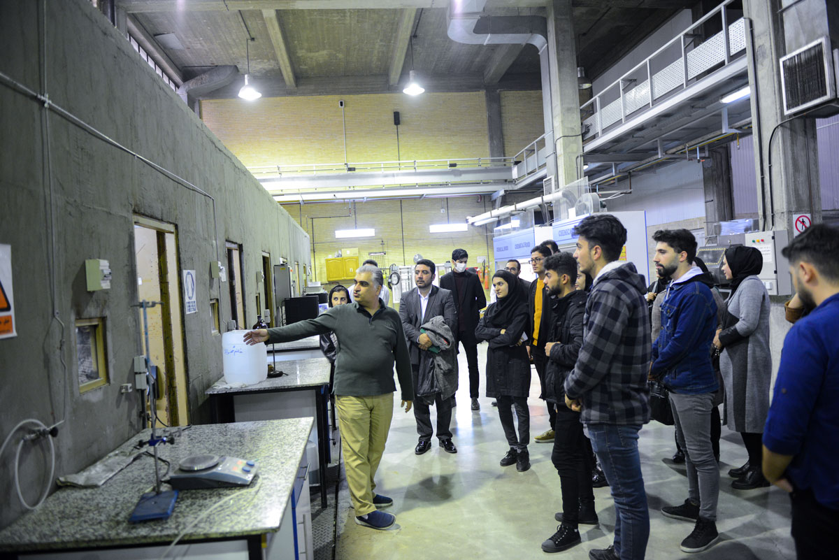 بازدید دانشجویان دانشگاه های علوم پزشکی ایران و همدان از مرکز تهران شرکت پژوهش و فناوری پتروشیمی 6