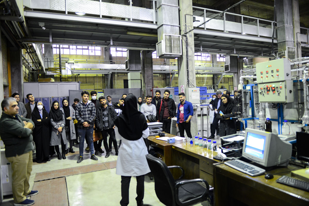 بازدید دانشجویان دانشگاه های علوم پزشکی ایران و همدان از مرکز تهران شرکت پژوهش و فناوری پتروشیمی 9