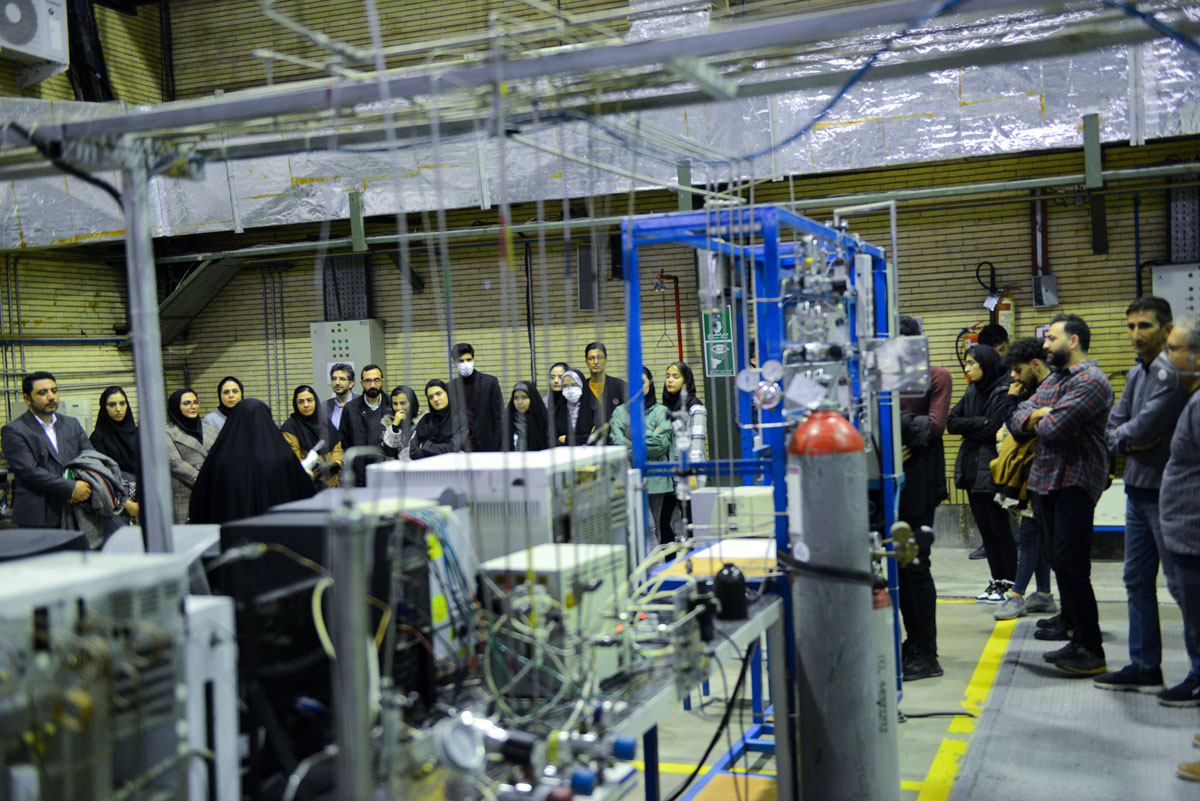 بازدید دانشجویان دانشگاه های علوم پزشکی ایران و همدان از مرکز تهران شرکت پژوهش و فناوری پتروشیمی 10
