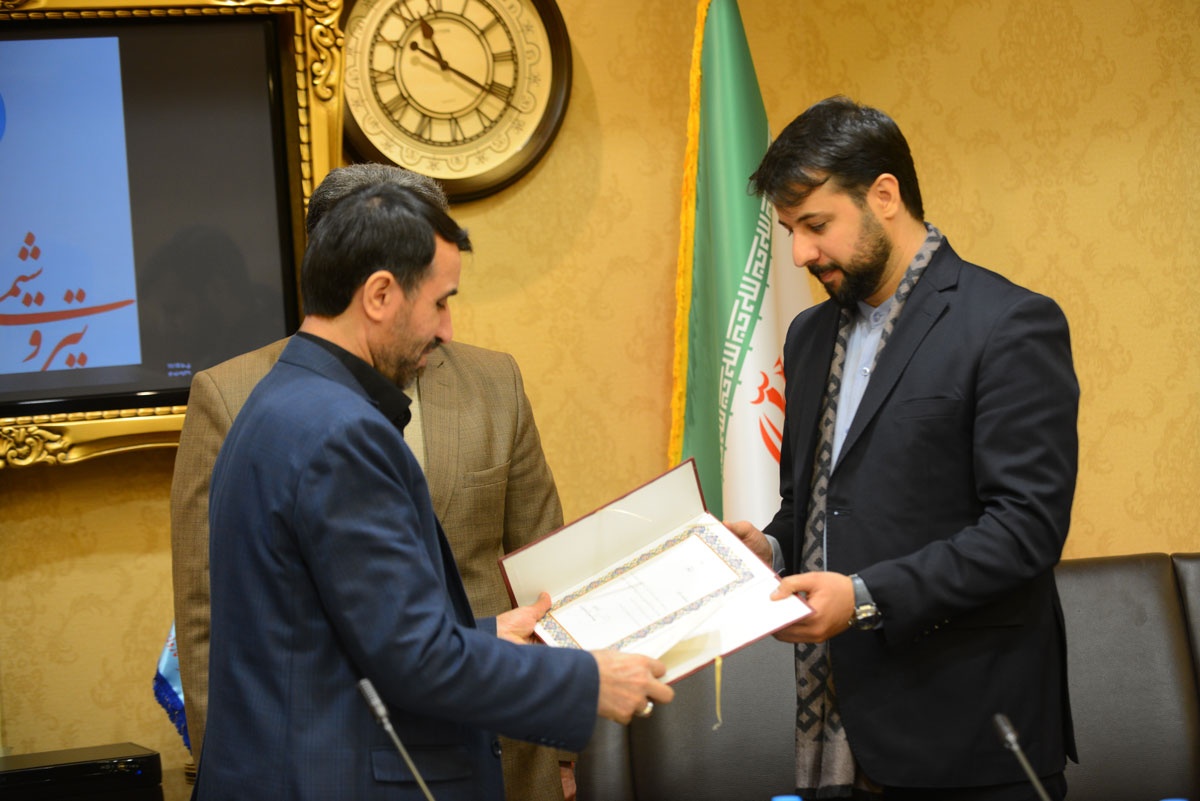 جلسه هم اندیشی مدیران روابط عمومی های صنعت پتروشیمی با حضور معاون وزیر نفت و مدیر عامل شرکت ملی صنایع پتروشیمی برگزار شد 33