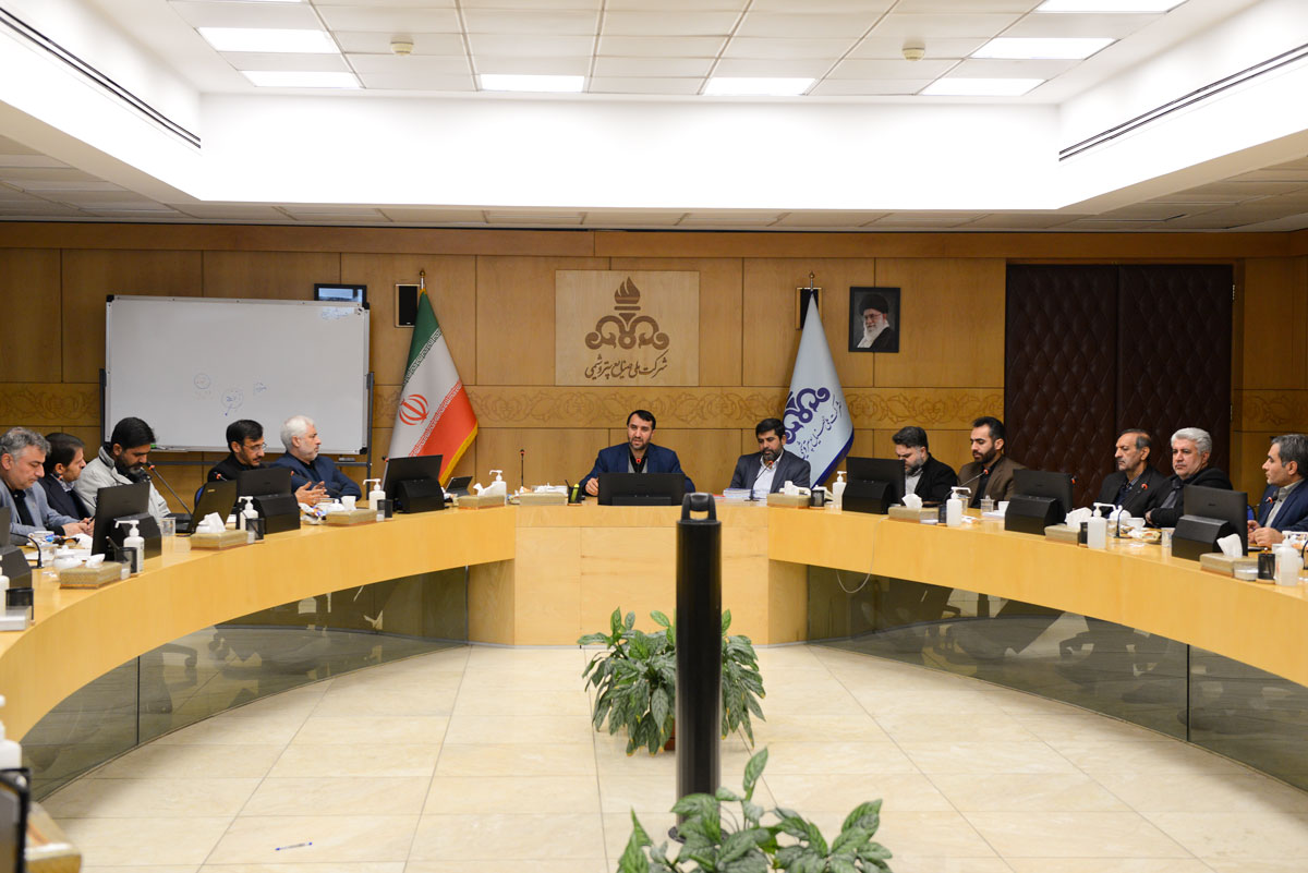 جلسه با مدیریت توسعه مدیریت صنعت نف مرتضی شاهمیرزایی