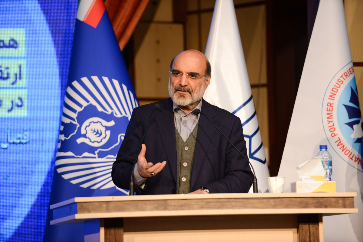 همایش ارتقاء فروش اعتباری محصولات شرکت های پتروشیمی با حضور معاون وزیر نفت و مدیر عامل شرکت ملی صنایع پتروشیمی برگزار شد 5