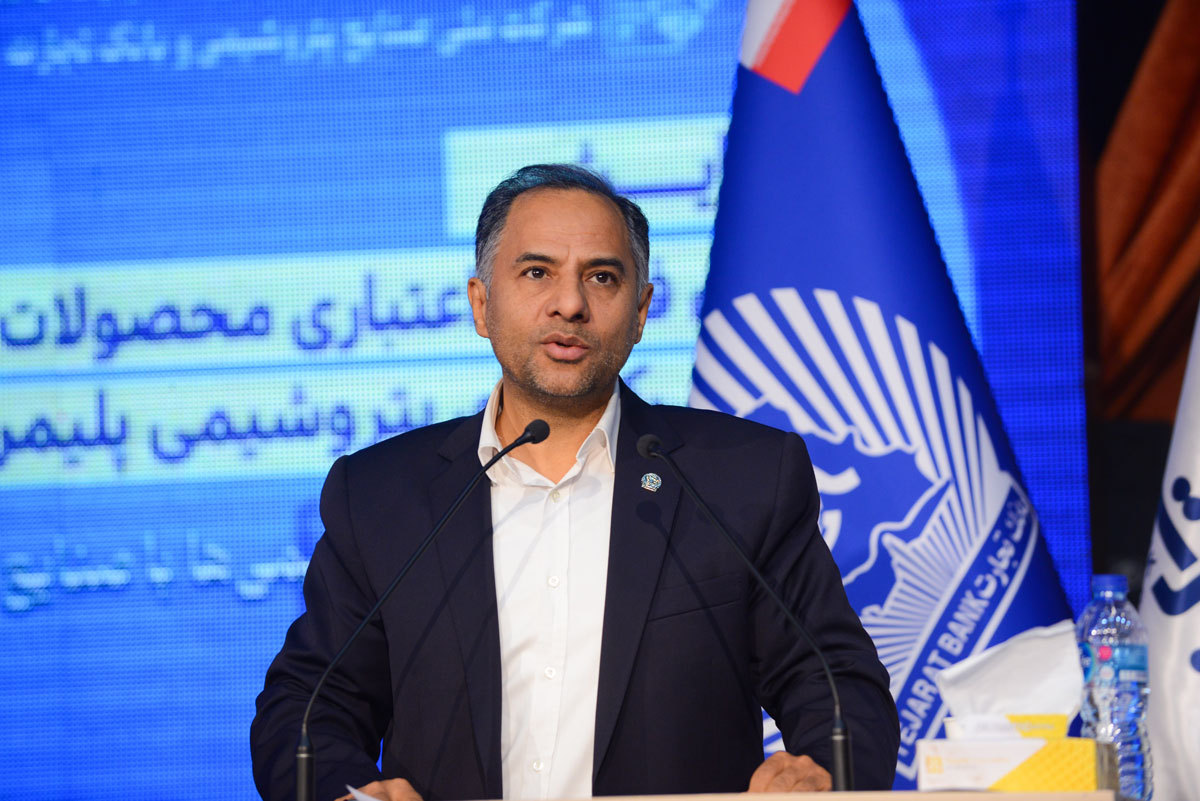 همایش ارتقاء فروش اعتباری محصولات شرکت های پتروشیمی با حضور معاون وزیر نفت و مدیر عامل شرکت ملی صنایع پتروشیمی برگزار شد 7