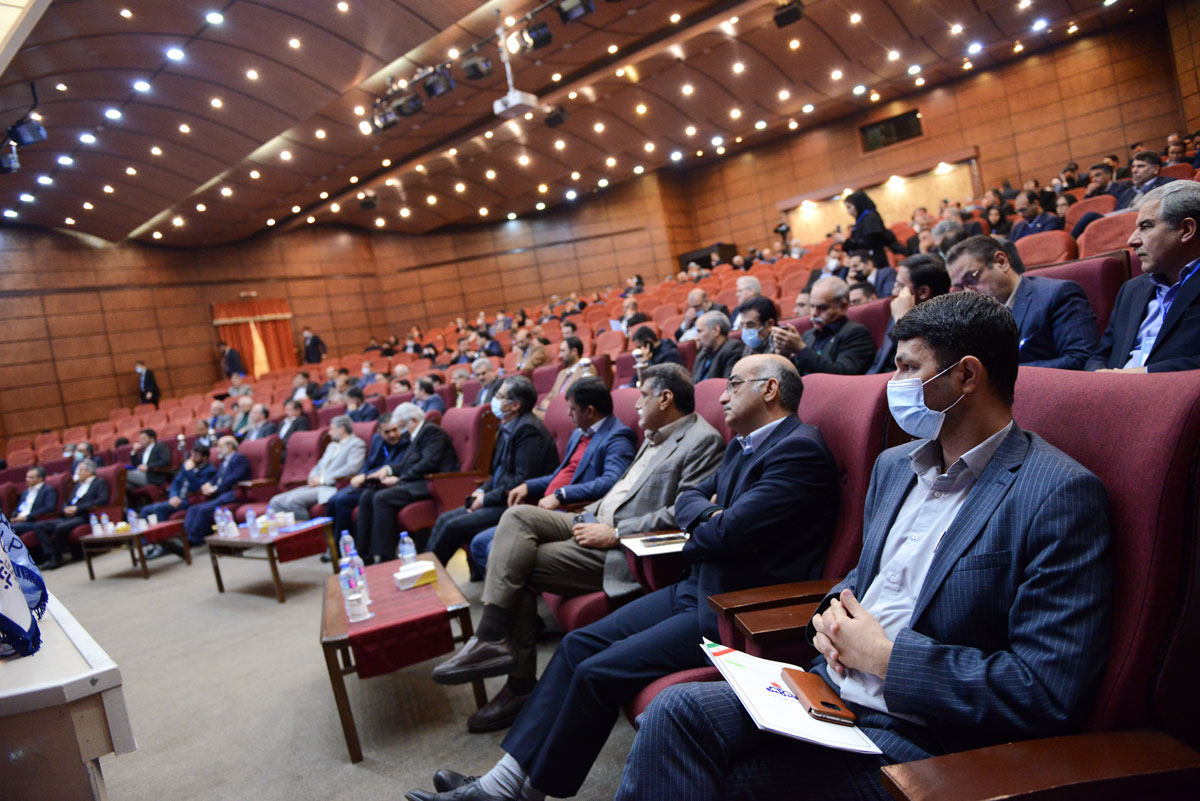 همایش ارتقاء فروش اعتباری محصولات شرکت های پتروشیمی با حضور معاون وزیر نفت و مدیر عامل شرکت ملی صنایع پتروشیمی برگزار شد 9