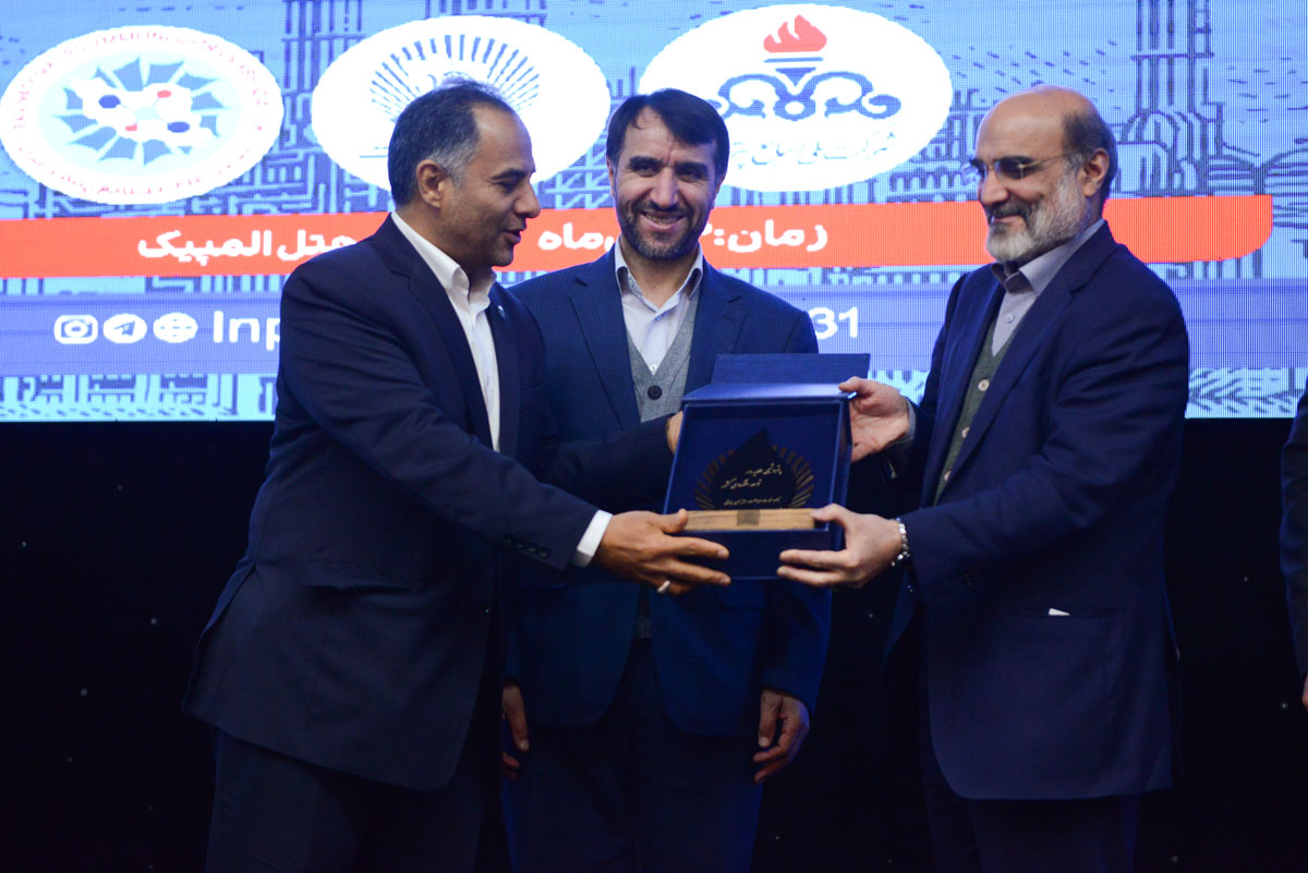 همایش ارتقاء فروش اعتباری محصولات شرکت های پتروشیمی با حضور معاون وزیر نفت و مدیر عامل شرکت ملی صنایع پتروشیمی برگزار شد 11