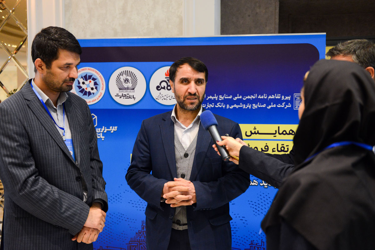 همایش ارتقاء فروش اعتباری محصولات شرکت های پتروشیمی با حضور معاون وزیر نفت و مدیر عامل شرکت ملی صنایع پتروشیمی برگزار شد 12