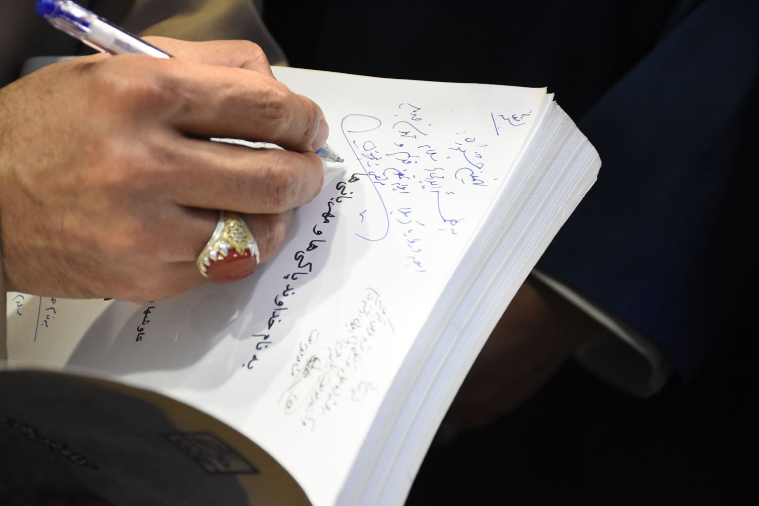 آیین افتتاح نهمین جشنواره فرهنگی هنری اقوام ایران زمین با حضور مرتضی شاهمیرزایی معاون وزیر نفت و مدیرعامل شرکت ملی صنایع پتروشیمی در شهرک بعثت برگزار شد. 2