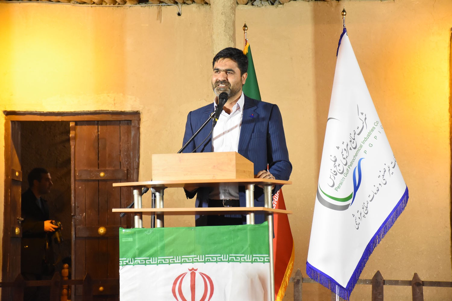 آیین افتتاح نهمین جشنواره فرهنگی هنری اقوام ایران زمین با حضور مرتضی شاهمیرزایی معاون وزیر نفت و مدیرعامل شرکت ملی صنایع پتروشیمی در شهرک بعثت برگزار شد. 3