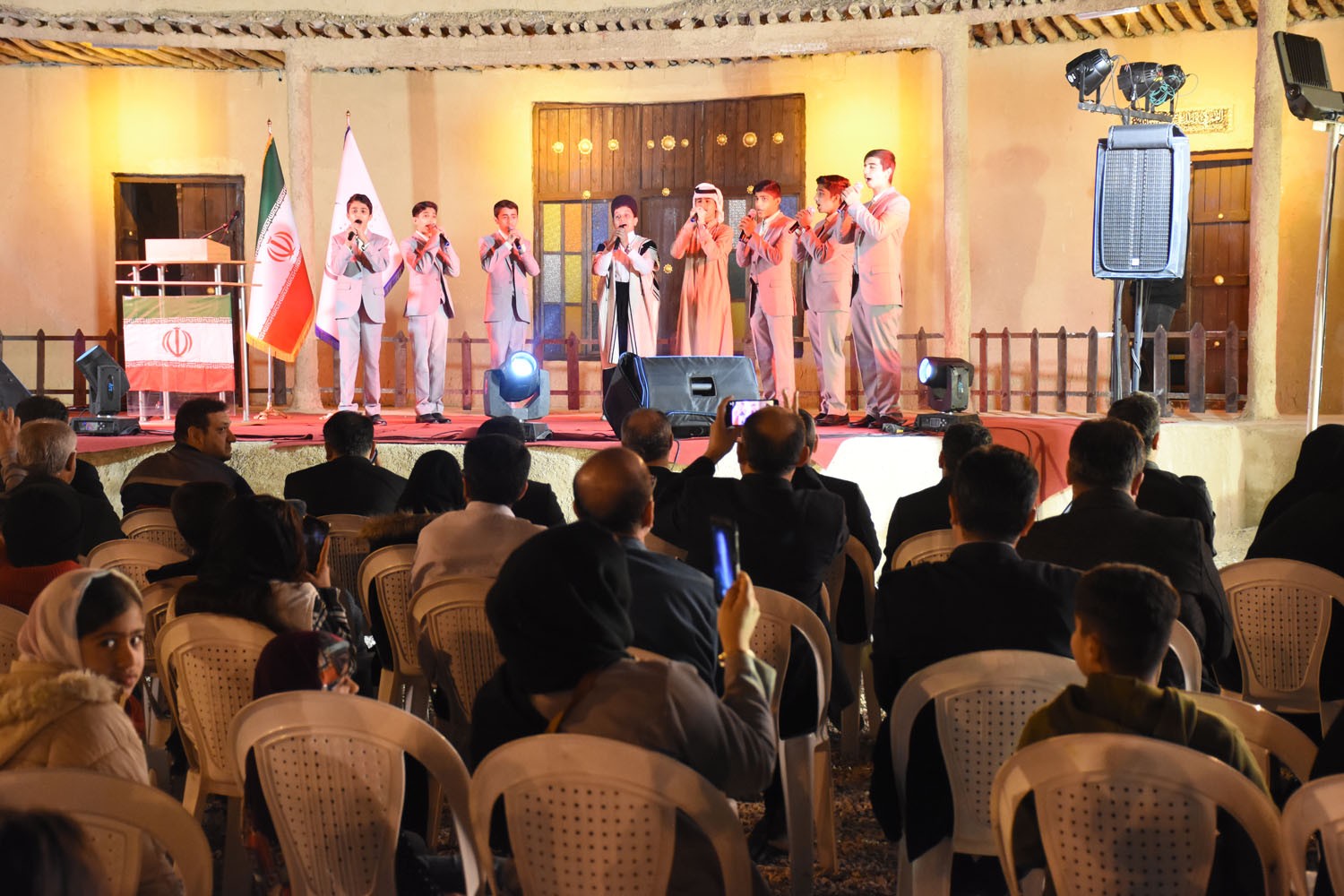 آیین افتتاح نهمین جشنواره فرهنگی هنری اقوام ایران زمین با حضور مرتضی شاهمیرزایی معاون وزیر نفت و مدیرعامل شرکت ملی صنایع پتروشیمی در شهرک بعثت برگزار شد. 7