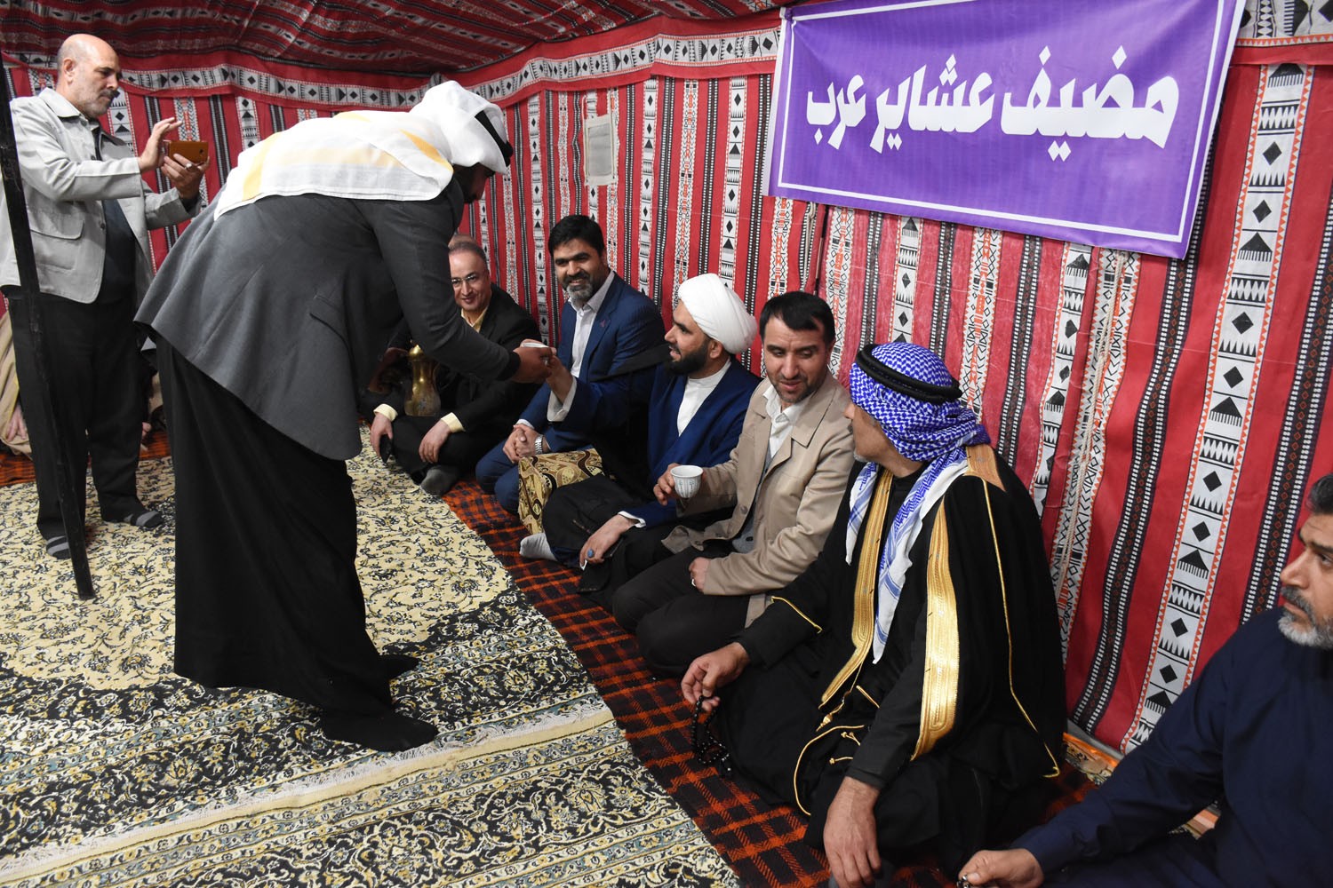 آیین افتتاح نهمین جشنواره فرهنگی هنری اقوام ایران زمین با حضور مرتضی شاهمیرزایی معاون وزیر نفت و مدیرعامل شرکت ملی صنایع پتروشیمی در شهرک بعثت برگزار شد. 9