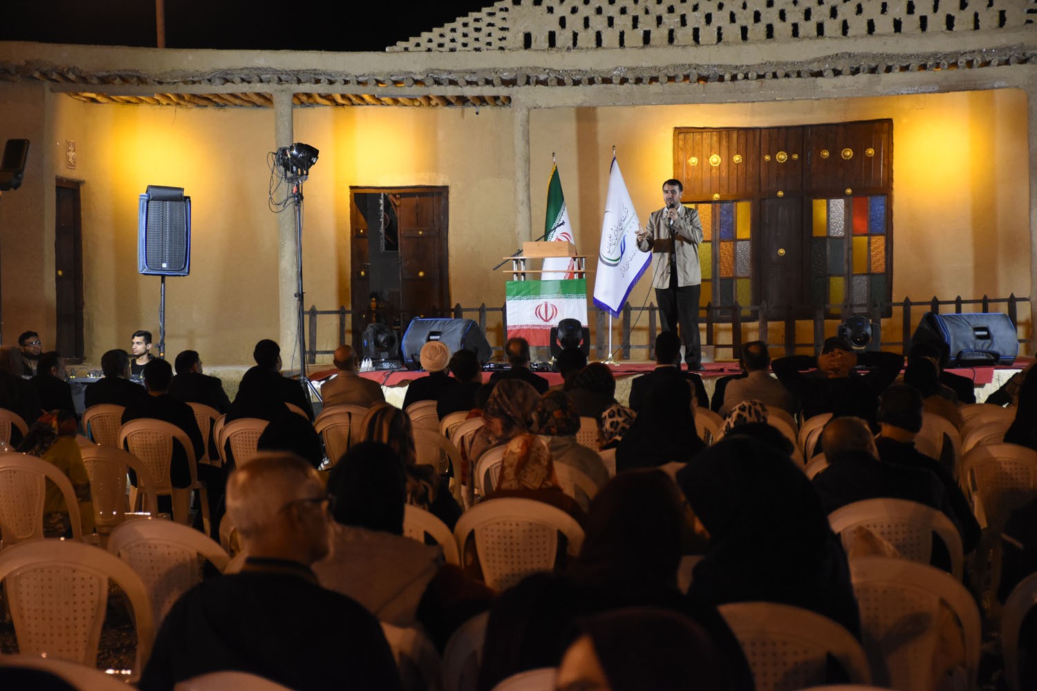 آیین افتتاح نهمین جشنواره فرهنگی هنری اقوام ایران زمین با حضور مرتضی شاهمیرزایی معاون وزیر نفت و مدیرعامل شرکت ملی صنایع پتروشیمی در شهرک بعثت برگزار شد. 12