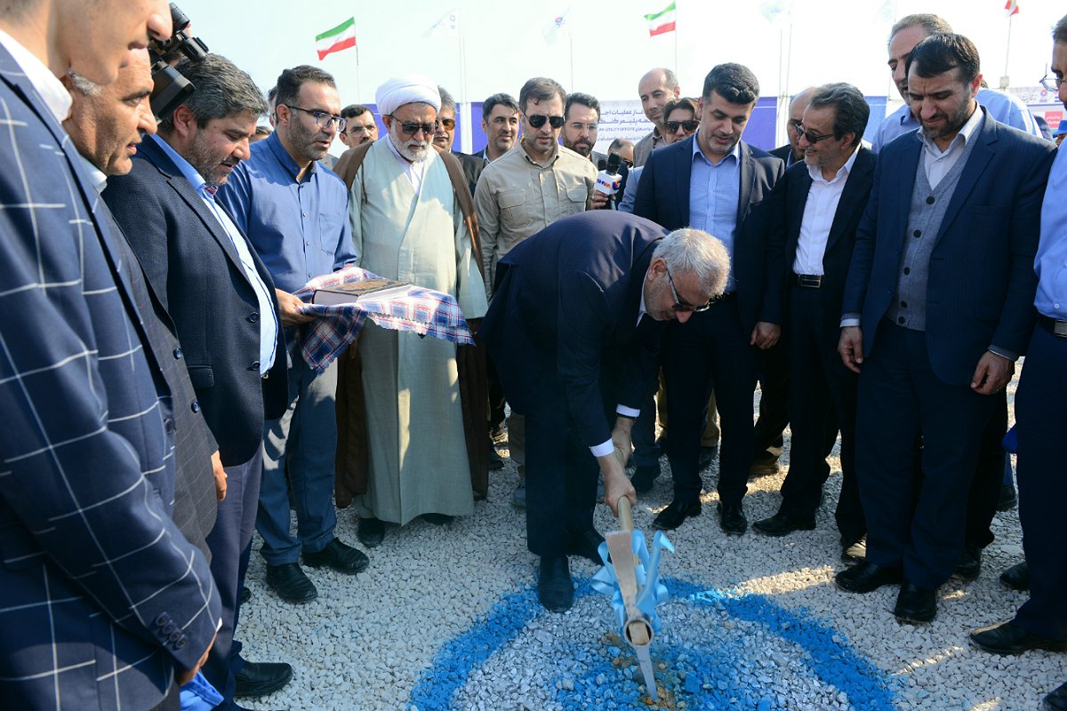 عملیات اجرایی طرح PDH/PP پلیمر کنگان  با حضور وزیر نفت و معاون وزیر نفت در امور پتروشیمی آغاز شد. 7