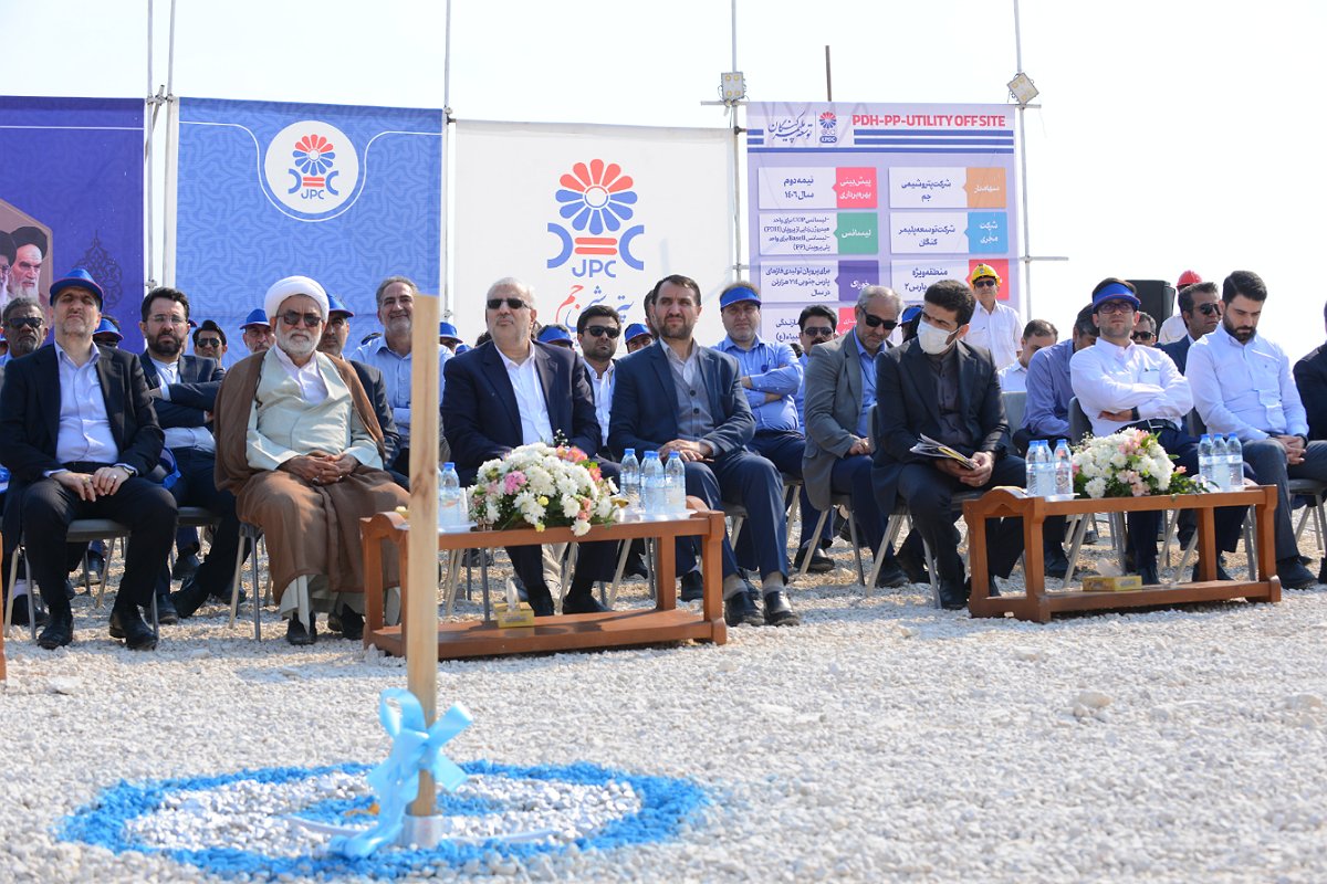 عملیات اجرایی طرح PDH/PP پلیمر کنگان  با حضور وزیر نفت و معاون وزیر نفت در امور پتروشیمی آغاز شد. 9