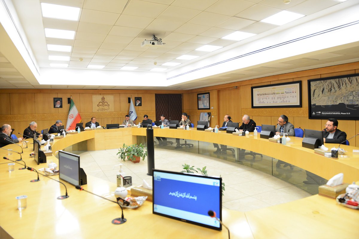 نشست هم اندیشی معان وزیر نفت و مدیر عامل شرکت ملی صنایع پتروشیمی با معاون دیپلماسی اقتصادی وزارت امور خارجه 1