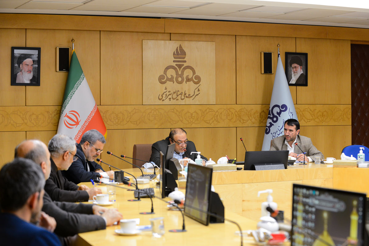 نشست هم اندیشی معان وزیر نفت و مدیر عامل شرکت ملی صنایع پتروشیمی با معاون دیپلماسی اقتصادی وزارت امور خارجه 3