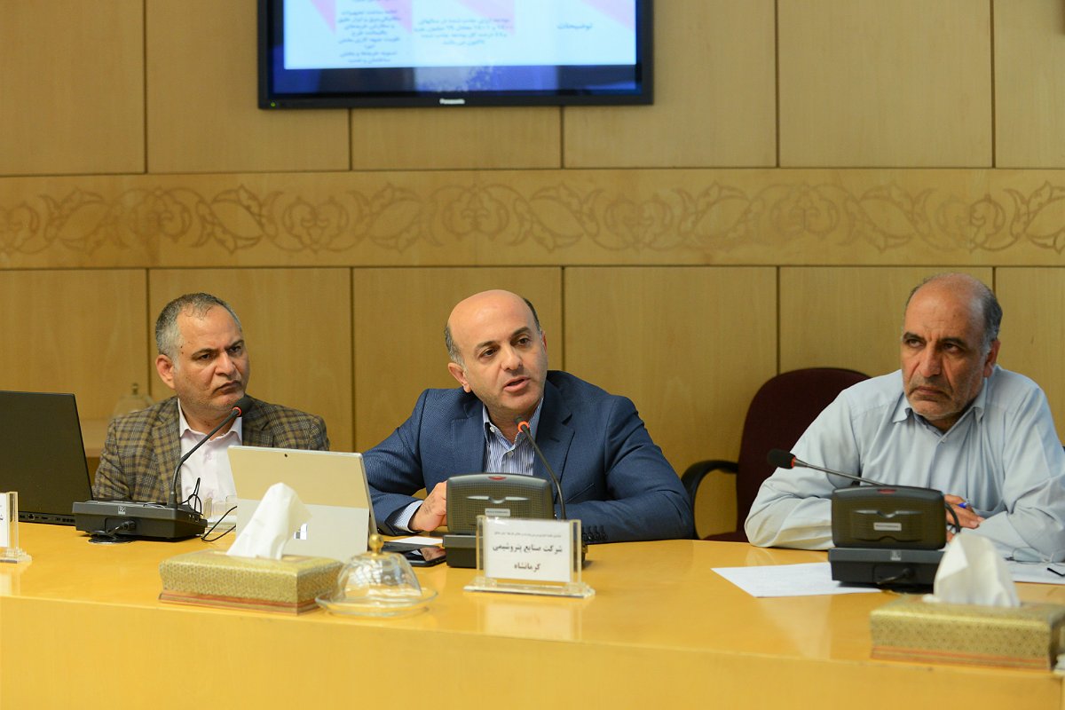 جلسه بررسی پیشرفت و چالش های طرح های مستقر در مناطق مختلف کشور با حضور معاون وزیر نفت و مدیر عامل شرکت ملی صنایع پتروشیمی برگزار شد