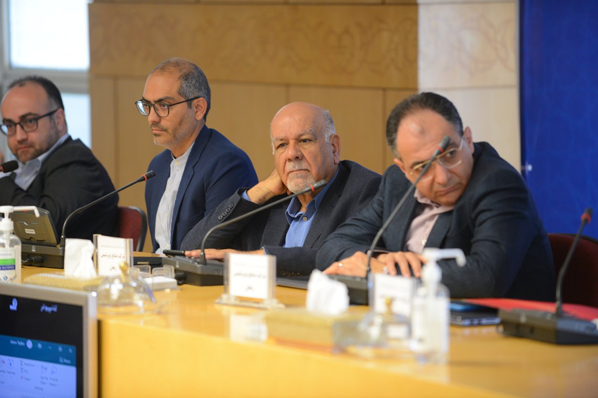 جلسه بررسی پیشرفت و چالش های طرح های مستقر در مناطق مختلف کشور با حضور معاون وزیر نفت و مدیر عامل شرکت ملی صنایع پتروشیمی برگزار شد