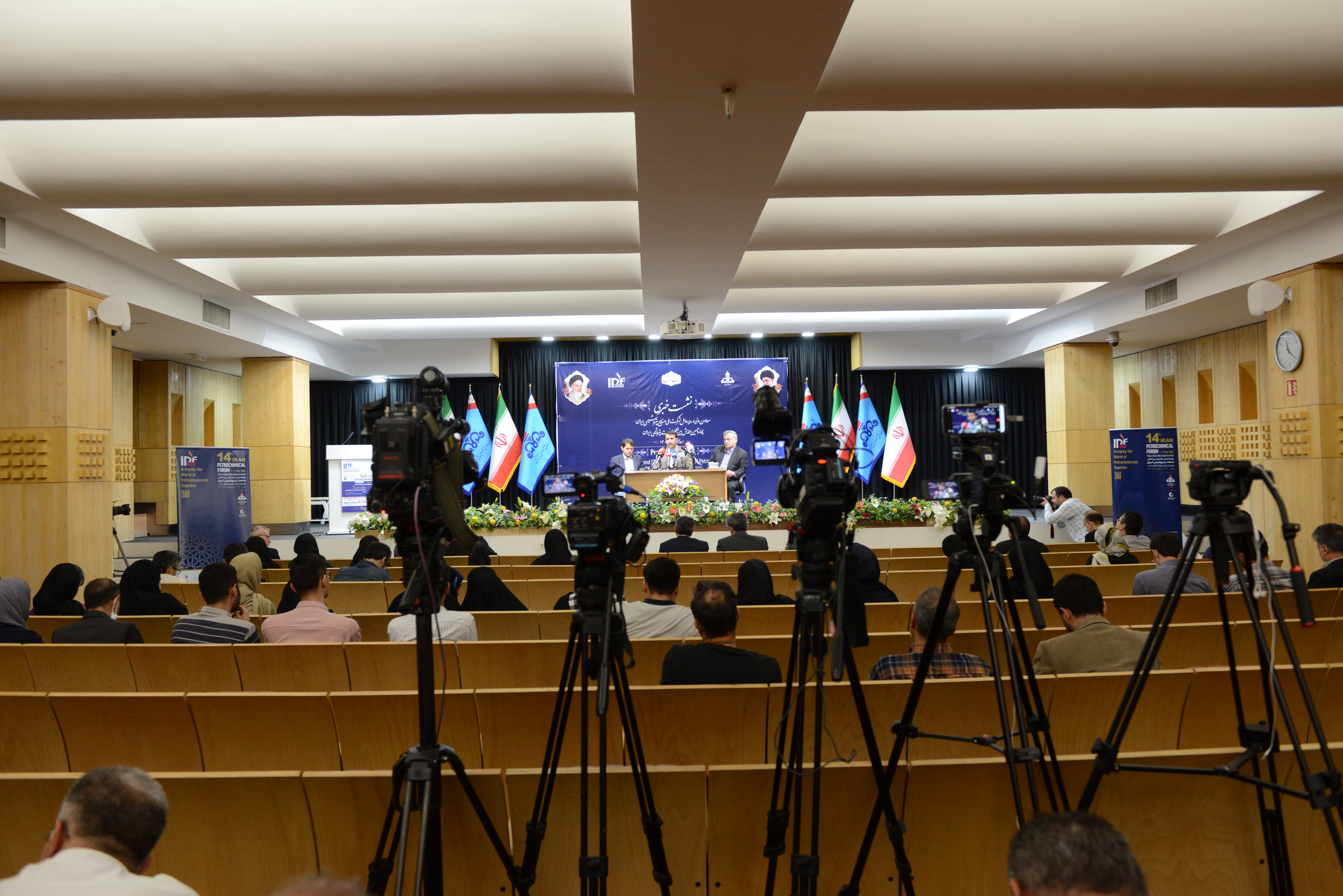 گزارش تصویری نشست خبری چهاردهمین همایش بین‌المللی صنعت پتروشیمی ایران با حضور معاون وزیر نفت و مدیر عامل شرکت ملی صنایع پتروشیمی  13