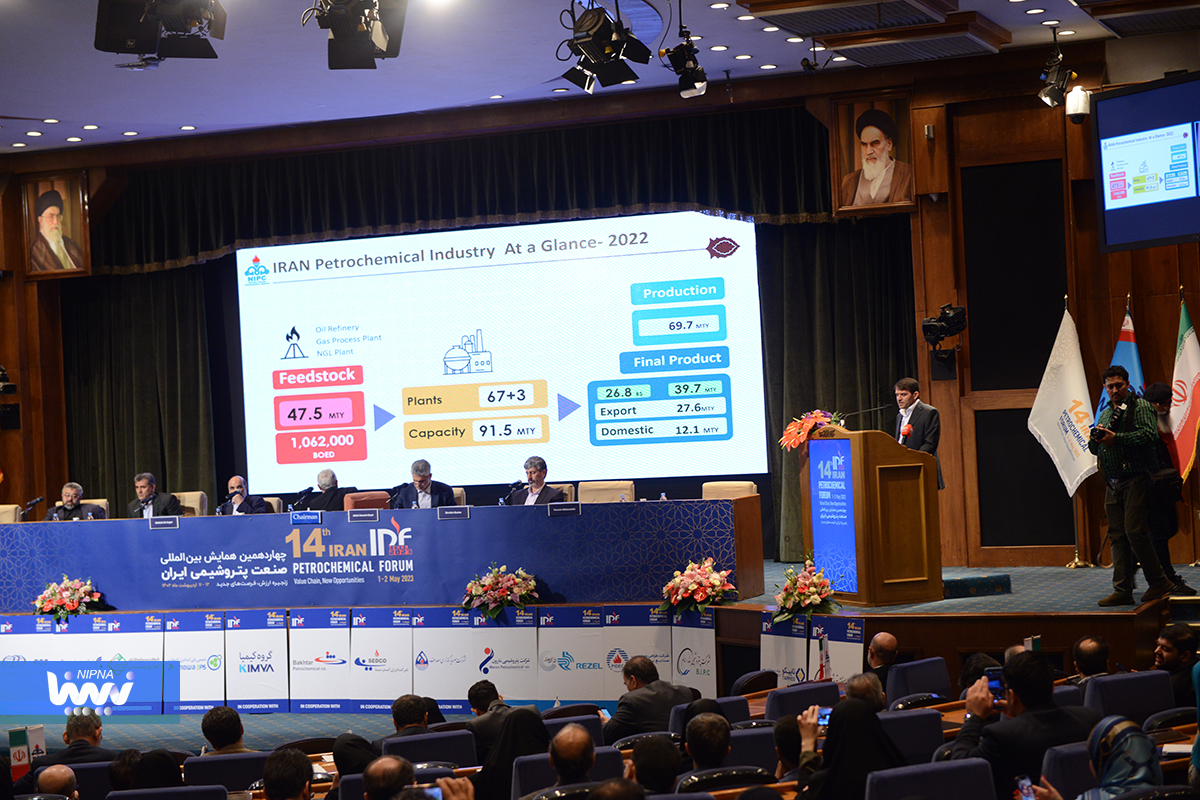پنل تخصصی بررسی برنامه های توسعه صنعت پتروشیمی ایران در چهاردهمین همایش بین المللی IPF 10