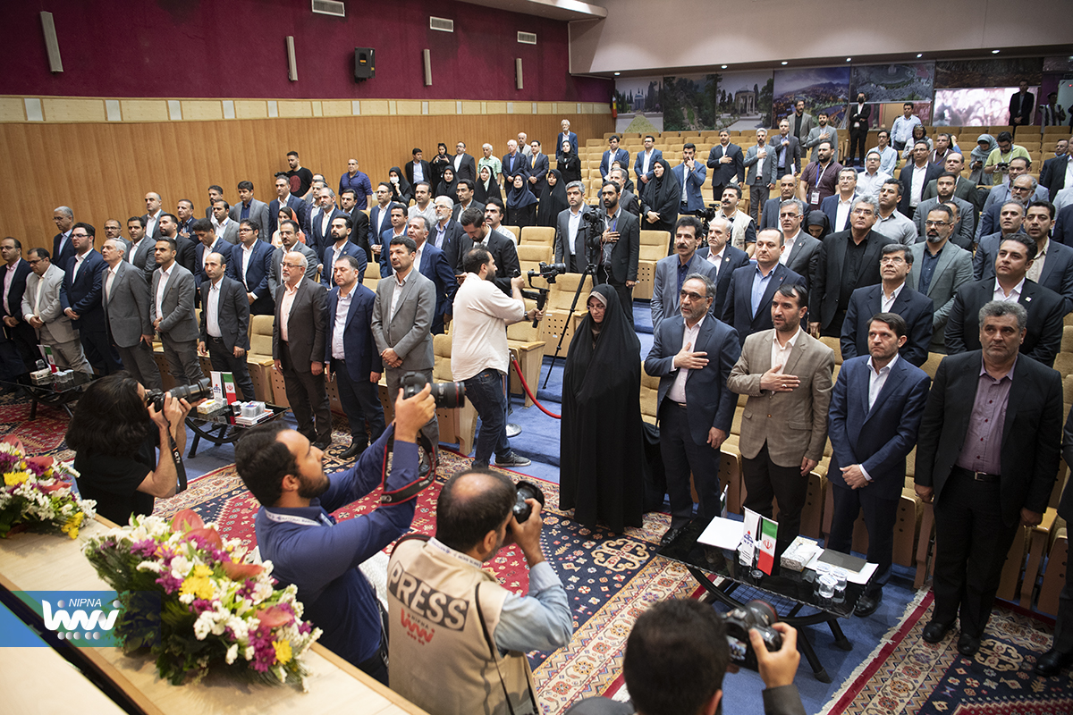 کنفرانس خبری مهندس شاهمیرزایی معاون وزیر نفت و مدیرعامل شرکت ملی صنایع پتروشیمی همراه با انعقاد 9 قرارداد، امضای 9 تفاهمنامه و رونمایی 1 محصول در نمایشگاه صنعت نفت 27 27