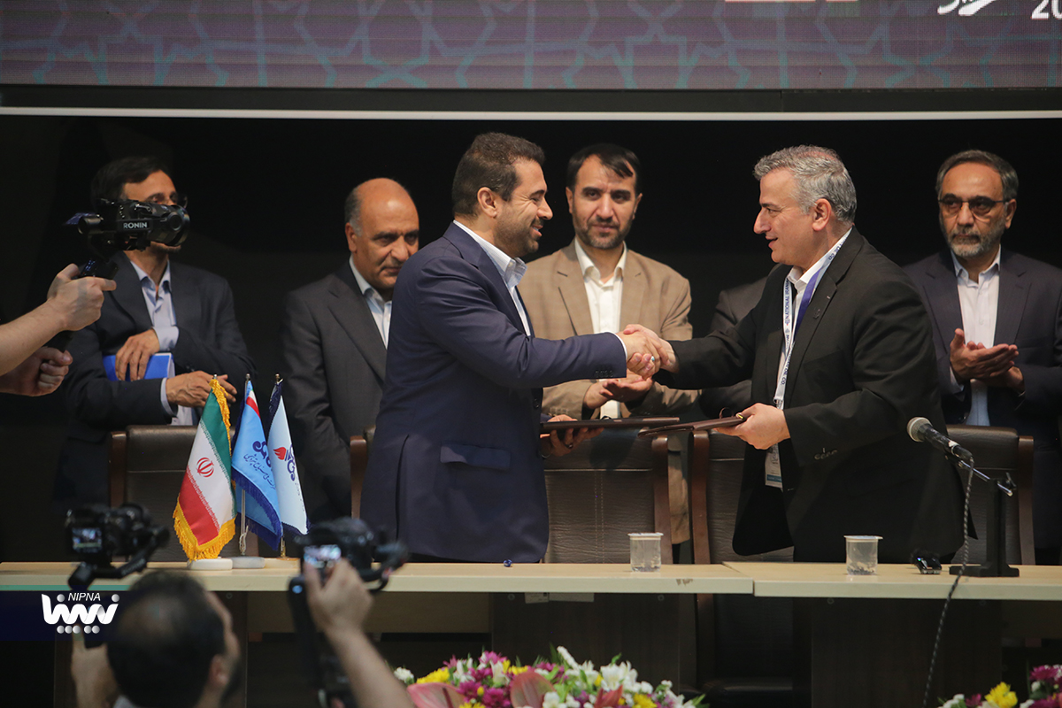 کنفرانس خبری مهندس شاهمیرزایی معاون وزیر نفت و مدیرعامل شرکت ملی صنایع پتروشیمی همراه با انعقاد 9 قرارداد، امضای 9 تفاهمنامه و رونمایی 1 محصول در نمایشگاه صنعت نفت 27 28