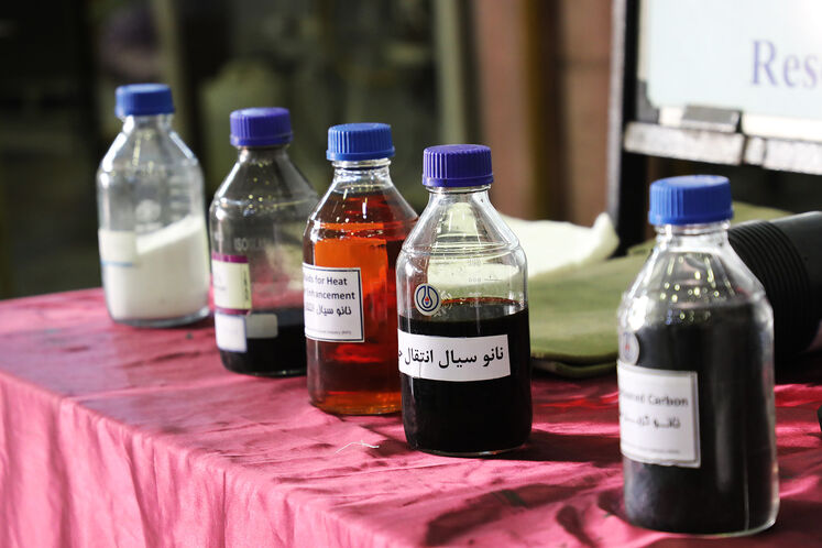 بازدید معاونان وزیر نفت در امور پتروشیمی و توسعه مدیریت و سرمایه انسانی از پژوهشگاه صنعت نفت 3