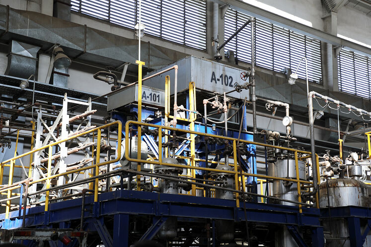 بازدید معاونان وزیر نفت در امور پتروشیمی و توسعه مدیریت و سرمایه انسانی از پژوهشگاه صنعت نفت 11