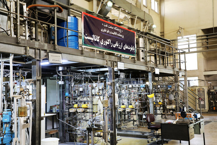 بازدید معاونان وزیر نفت در امور پتروشیمی و توسعه مدیریت و سرمایه انسانی از پژوهشگاه صنعت نفت 12