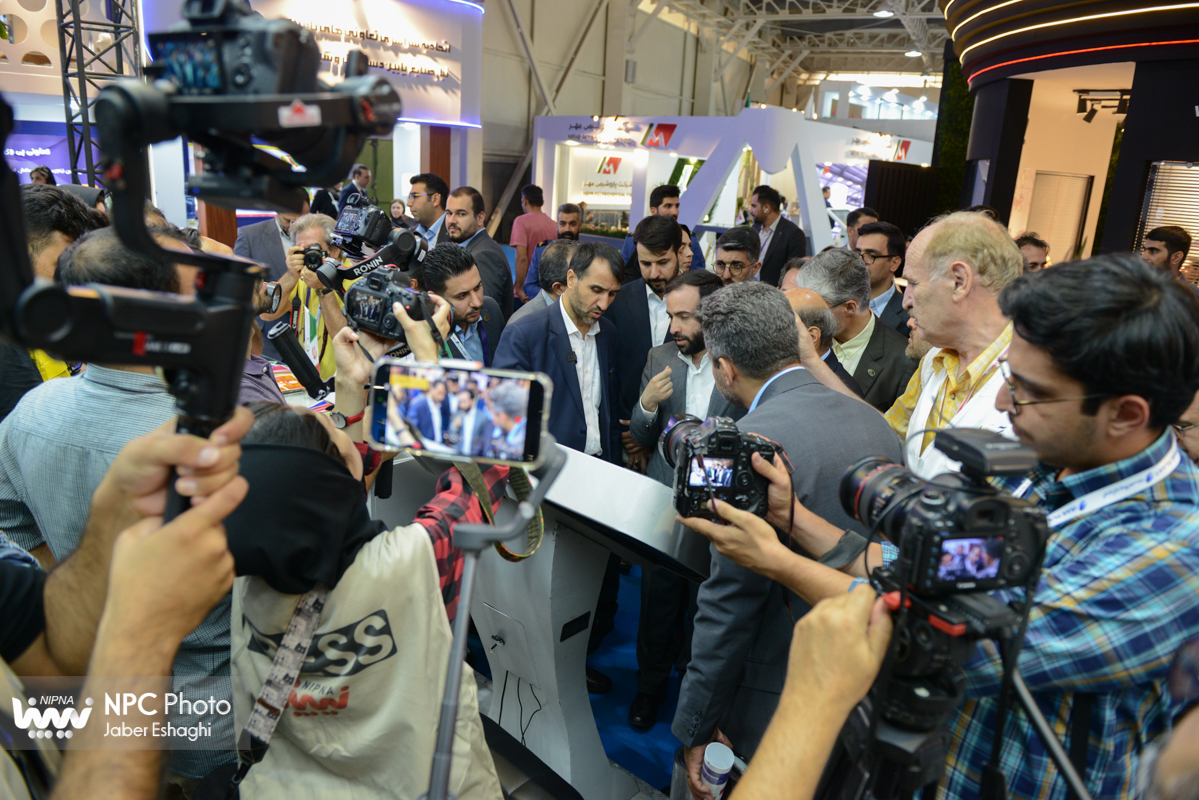 بازدید معاون وزیر نفت و مدیرعامل شرکت ملی صنایع پتروشیمی در اولین روز از هفدهمین نمایشگاه بین‌المللی ایران‌پلاست (2) 9