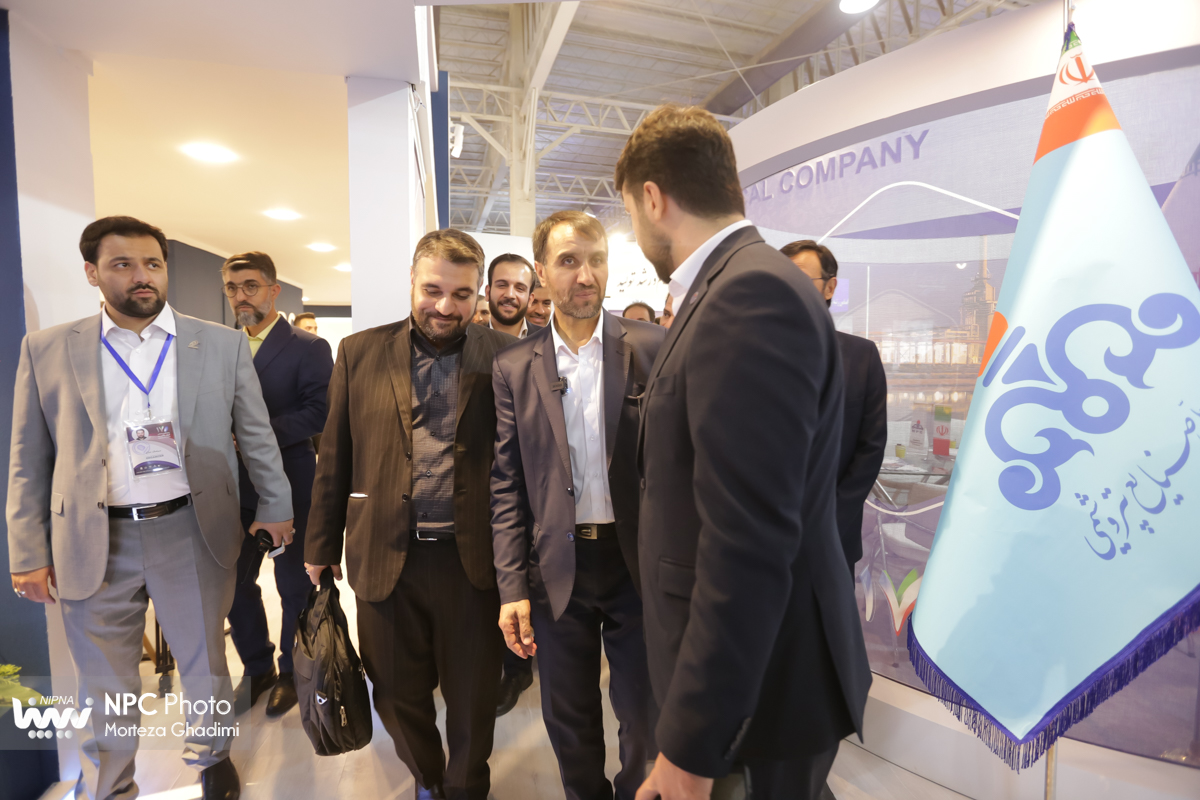 بازدید معاون وزیر نفت و مدیرعامل شرکت ملی صنایع پتروشیمی در اولین روز از هفدهمین نمایشگاه بین‌المللی ایران‌پلاست (2) 18