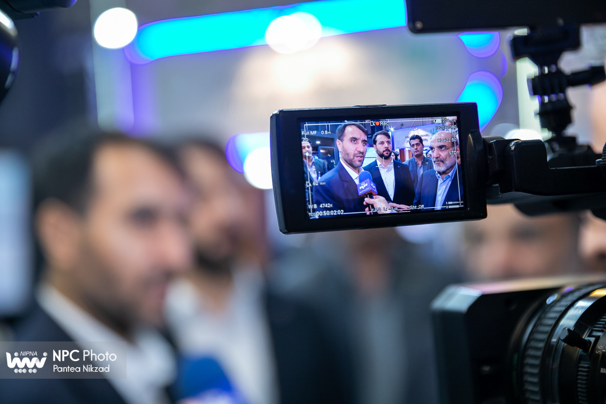 بازدید معاون وزیر نفت و مدیرعامل شرکت ملی صنایع پتروشیمی در اولین روز از هفدهمین نمایشگاه بین‌المللی ایران‌پلاست (1) 7