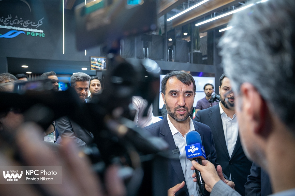 بازدید معاون وزیر نفت و مدیرعامل شرکت ملی صنایع پتروشیمی در اولین روز از هفدهمین نمایشگاه بین‌المللی ایران‌پلاست (1) 8