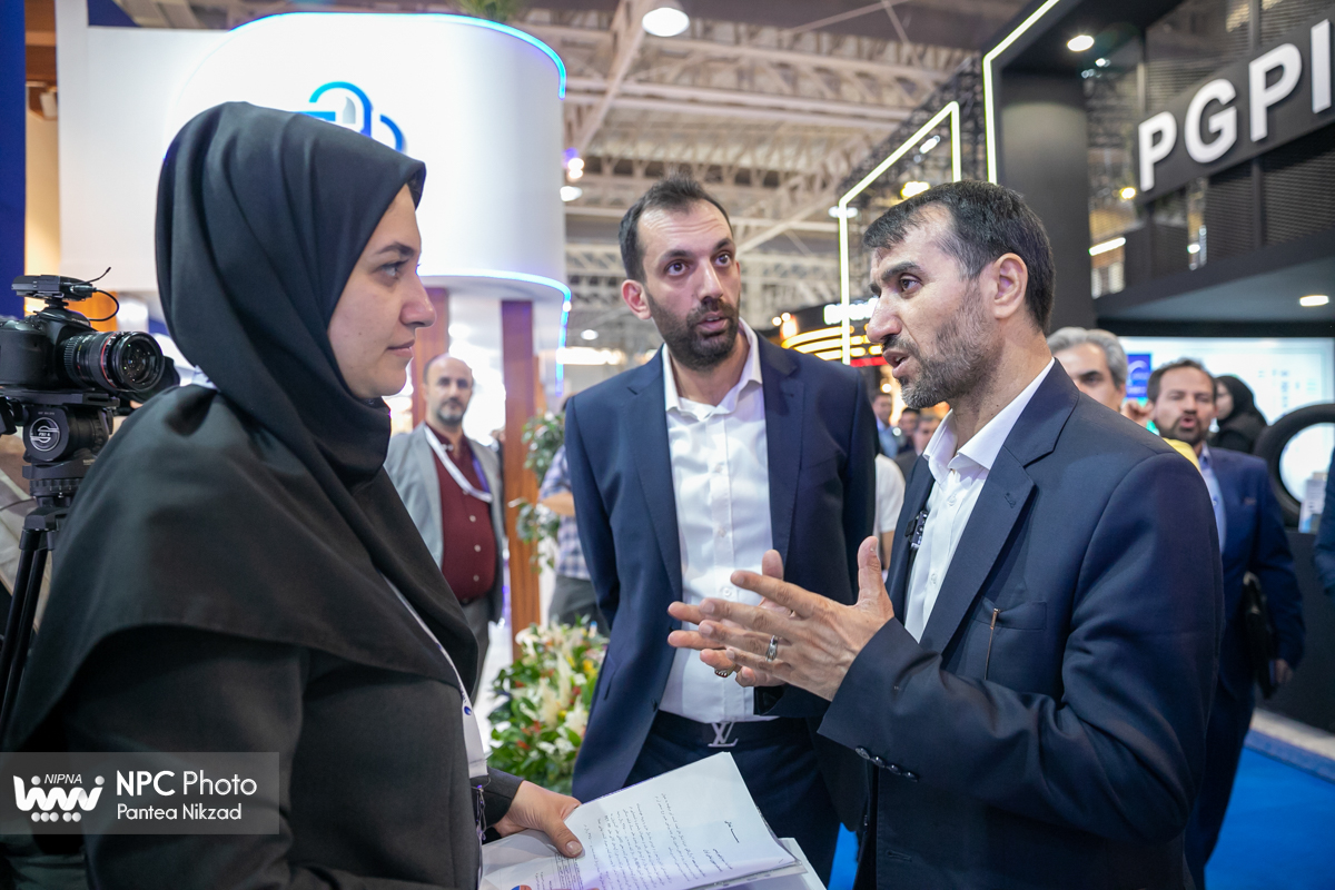 بازدید معاون وزیر نفت و مدیرعامل شرکت ملی صنایع پتروشیمی در اولین روز از هفدهمین نمایشگاه بین‌المللی ایران‌پلاست (1) 11