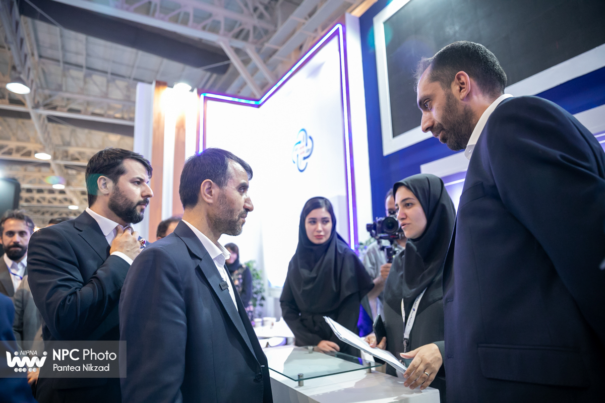 بازدید معاون وزیر نفت و مدیرعامل شرکت ملی صنایع پتروشیمی در اولین روز از هفدهمین نمایشگاه بین‌المللی ایران‌پلاست (1) 12