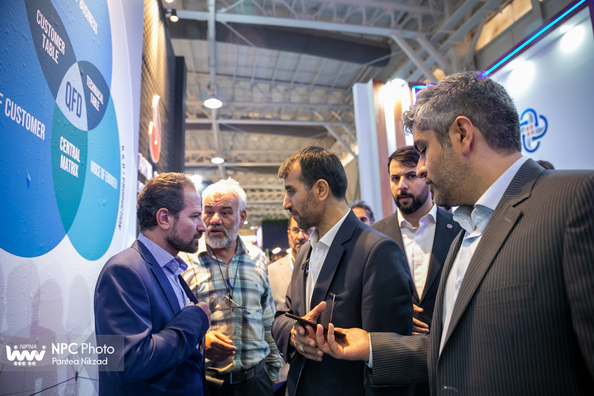 بازدید معاون وزیر نفت و مدیرعامل شرکت ملی صنایع پتروشیمی در اولین روز از هفدهمین نمایشگاه بین‌المللی ایران‌پلاست (1) 13